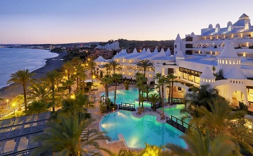 Estos son los mejores hoteles para hacer una escapada con cena de España, según Aladinia.com